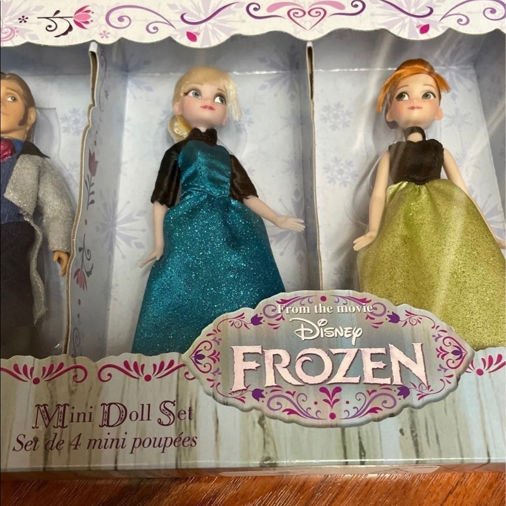 🛑SOLD🛑 Disney Frozen Mini Doll Set - Picture 2 of 5